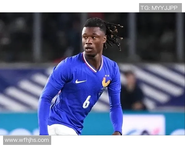 足球明星帅哥展现完美腹肌魅力照片引领健身潮流 足球明星帅哥展现完美腹肌魅力照片引领健身潮流