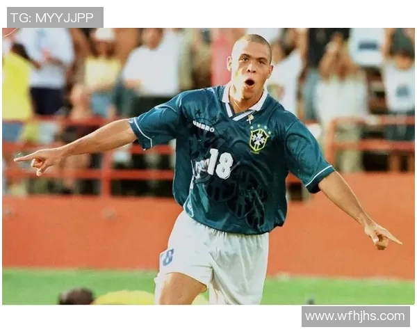 头顶裁判的足球明星如何在绿茵场上逆风翻盘的传奇故事